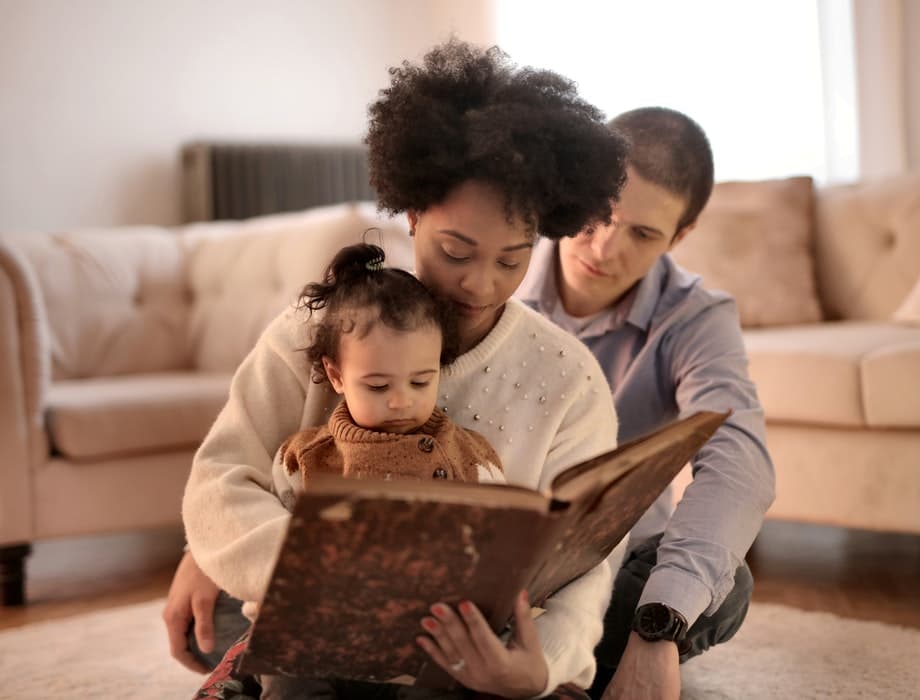 Quais são os benefícios de ler para meu bebê?